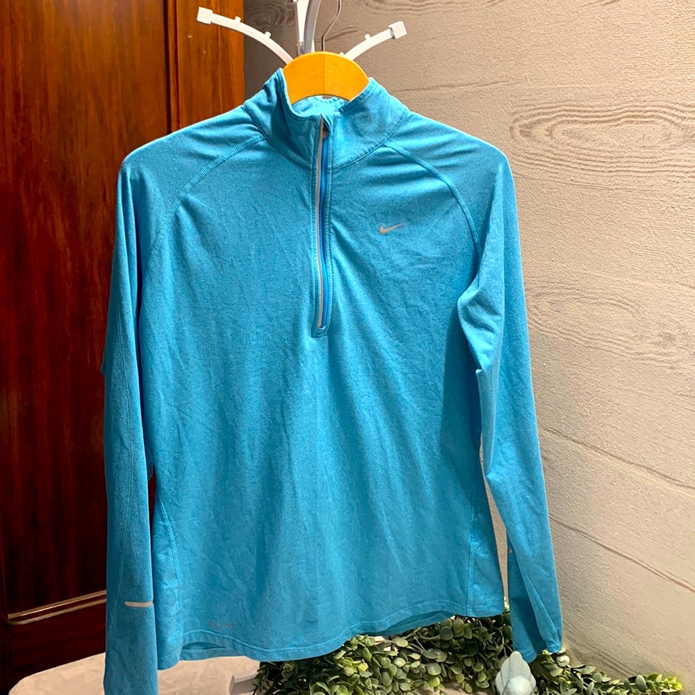 Women’s light blue Nike dry fit long sleeve athletic shirt size L